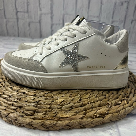 Vintage Havana White Leather Fashion Sneakers with Star Accent. Size 8. - Picture 6 of 11